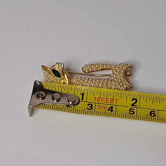 Gold Tone Faux Pearl Cat Brooch With Green Eyes - Picture 11 of 15